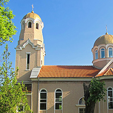 Църквата „Св. Никола” в центъра на града
