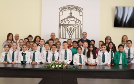 В Община Лясковец деца поздравиха местната власт за…