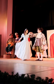 Постановката „Историята на Пепеляшка“ подари Община…